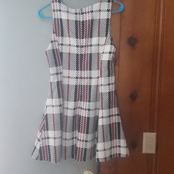 Dress - Picture 4 of 7